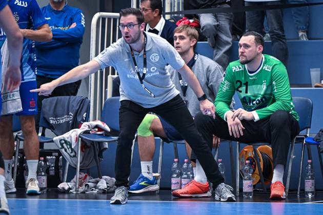 Germany, Handball, 2 Bundesliga, Matchday 7, 2025 2026, TuSEM Essen vs TV Großwallstadt, 10 10 2025, Sporthalle Am Hallo, Essen, Germany, Andrà Lohrbach TV Großwallstadt, Coach on the sidelines Copyright: xMarkusxVerwimpx