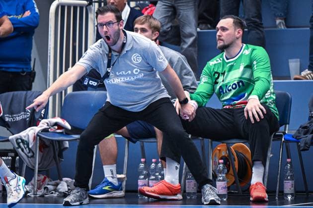 Germany, Handball, 2 Bundesliga, Matchday 7, 2025 2026, TuSEM Essen vs TV Großwallstadt, 10 10 2025, Sporthalle Am Hallo, Essen, Germany, Andrà Lohrbach TV Großwallstadt, Coach in action on the sidelines Copyright: xMarkusxVerwimpx