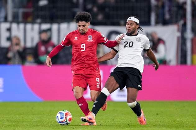 v li Aiman Dardari Luxembourg, 9 , Serge Gnabry Germany, 20 , duel, duel, tackle, tackling, dynamics, action, action, 10 10 2025, Sinsheim Germany , football, World Cup qualification, Germany Luxembourg, THE EVENT REGULATIONS PROHIBIT ANY USE OF PHOTOGRAPHS AS IMAGE SEQUENCES AND OR QUASI VIDEOS xozx