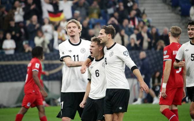 10 10 25 Germany Luxembourg Germany, Sinsheim, 10 10 2025, Football, World Cup Qualification, Germany Luxembourg f l Nick Woltemade, Joshua Kimmich, Leon Goretzka both Germany cheer goal penalty 2 0 Kimmich