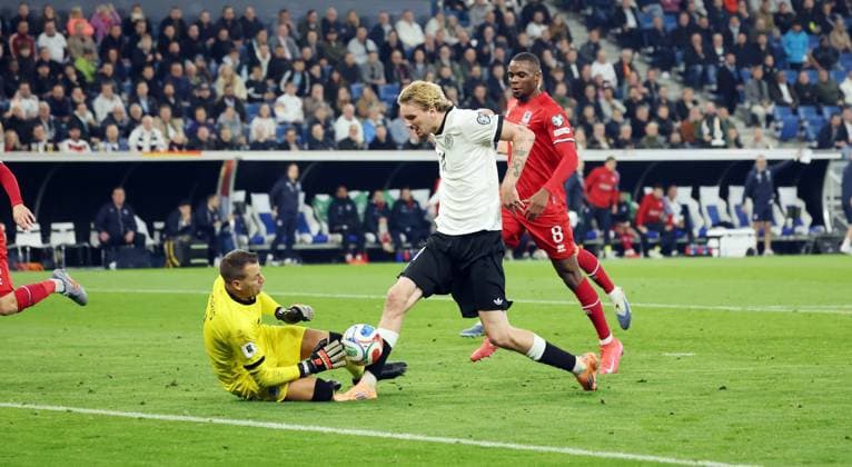 10 10 25 Germany Luxembourg Germany, Sinsheim, 10 10 2025, Football, World Cup Qualification, Germany Luxembourg v l Anthony Moris Luxembourg , Nick Woltemade Germany