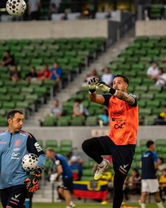 Oct 10, 2025. Hernan Galindez (1) of the Ecuador Soccer Team warms up before the game vs the US MenÃ¢â‚¬â ¢s Soccer Team in action vs Ecuador at Q2 stadium in Austin Texas. CSM Austin USA - ZUMAc04_ 20251010_zma_c04_002 Copyright: xRobertxBackmanx