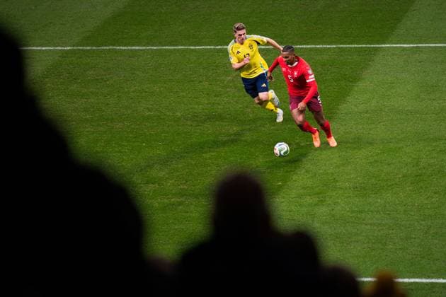 251010 Viktor Gyökeres of Sweden and Manuel Akanji of Switzerland during the FIFA World Cup Qualifier football match between Sweden and Switzerland on October 10, 2025 in Stockholm Photo Johanna Säll BILDBYRAN kod JL JM0740 bbeng fotboll football soccer fotball vm kval kval fifa world cup qualifier qualifier qualification sverige sweden sverige a schweiz switzerland  Copyright: JOHANNAxSÄLL BB251010ZC019