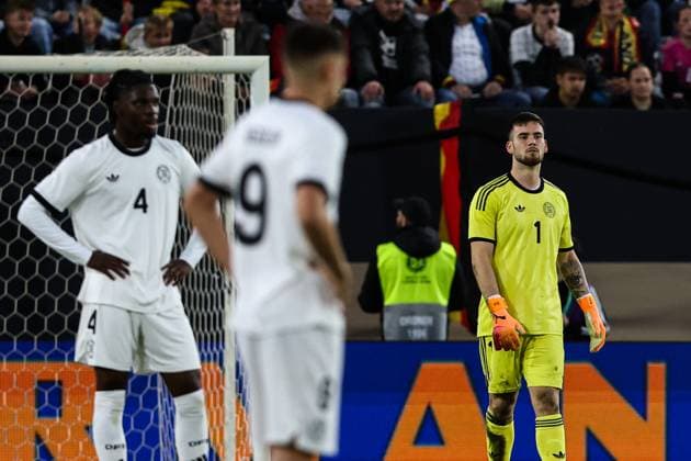 Goalkeeper Dennis Seimen Germany,1 after the 0 2 from goal scorer Stefanos Tzimas Greece,9 European Championship qualification U 21 Group F international match Germany vs Greece in the ad hoc Arena at the Ernst Abbe Sportfeld in Jena action,soccer,man,men,Germany,10 10 2025
