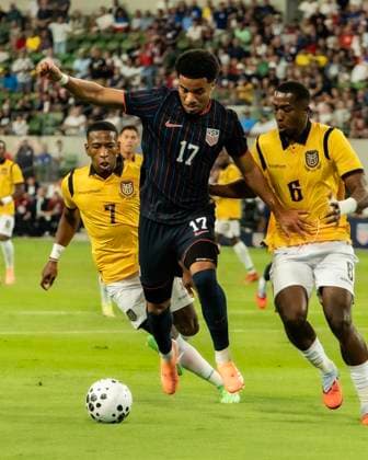 Oct 10, 2025. Malik Tillman (17) of the US MenÃ¢â‚¬â ¢s Soccer Team in action vs Ecuador at Q2 stadium in Austin Texas. Ecuador leads the USMST 1-0 at the half. CSM Austin USA - ZUMAc04_ 20251010_zma_c04_014 Copyright: xRobertxBackmanx