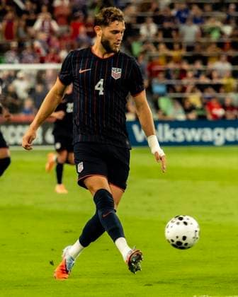 Oct 10, 2025. Tyler Adams (4) of the US MenÃ¢â‚¬â ¢s Soccer Team in action vs Ecuador at Q2 stadium in Austin Texas. Ecuador leads the USMST 1-0 at the half. CSM Austin USA - ZUMAc04_ 20251010_zma_c04_016 Copyright: xRobertxBackmanx