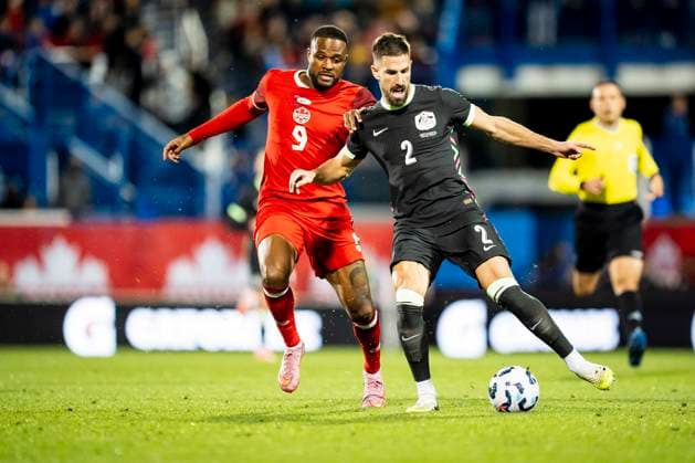October 10, 2025, Montreal, Pq, CANADA: Australia s Milos Degenek (2) defends against Canada s Cyle Larin (9) during first half International Friendly, Länderspiel, Nationalmannschaft soccer action in Montreal, on Friday, October 10, 2025. Canada News - October 10, 2025 - ZUMAc35_ 20251010_zaf_c35_086 Copyright: xChristopherxKatsarovx