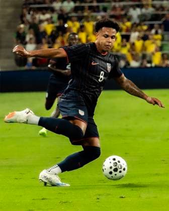 Oct 10, 2025. Sebastian Berhalter (8) of the US MenÃ¢â‚¬â ¢s Soccer Team in action vs Ecuador at Q2 stadium in Austin Texas. The USMST ties Ecuador 1-1. CSM Austin USA - ZUMAc04_ 20251010_zma_c04_040 Copyright: xRobertxBackmanx