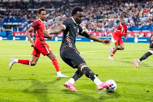 October 10, 2025, Montreal, Pq, CANADA: Australia s Nestory Irankunda (14) kicks the ball during second half International Friendly, Länderspiel, Nationalmannschaft soccer action against Canada, in Montreal, on Friday, October 10, 2025. Canada News - October 10, 2025 - ZUMAc35_ 20251010_zaf_c35_123 Copyright: xChristopherxKatsarovx