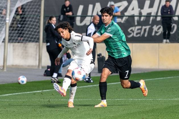 10 10 2025, Football friendly match, Borussia Moenchengladbach SC Preussen Muenster, season 2025 2026, Foal pitch at Borussia Park in Moenchengladbach duel between Wael Mohya Borussia Moenchengladbach, 36 and Batuhan Sertedemir SC Preussen Muenster, 07 Photo Kirchner Media Thomas Haesler Copyright: xKirchner-Media ThomasxHaeslerx
