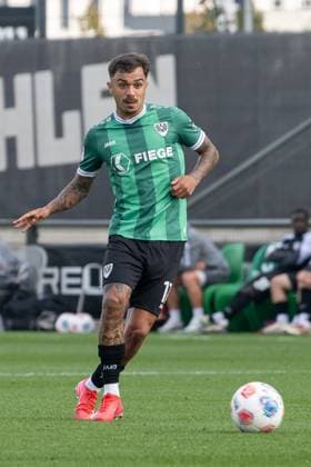 10 10 2025, Football friendly, Borussia Moenchengladbach SC Preussen Muenster, Season 2025 2026, Foal pitch at Borussia Park in Moenchengladbach Oliver Batista Meier SC Preussen Muenster, 17 on the ball Photo Kirchner Media Thomas Haesler Copyright: xKirchner-Media ThomasxHaeslerx