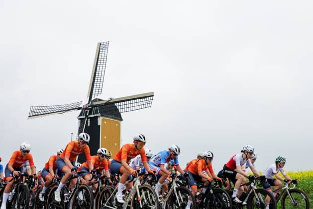 2025 UCI Gravel World Championships Picture by Alex Whitehead SWpix.com - 11 10 2025 - Cycling - 2025 UCI Gravel World Championships, Zuid-Limburg, Netherlands - Women Elite Race - Lorena Wiebes (Netherlands) Copyright: x xSWpix.comx(t axPhotographyxHubxLtd)xAlexxWhitehead SWpix.comx SWP-3030-9189