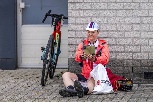 BEEK - A recreational cyclist takes a selfie before the start of the World Gravel Cycling Championships. This is the first time the championships have been held in the Netherlands. ANP MARCEL VAN HOORN xVIxANPxSportx xxANPxIVx 538915491 originalFilename: 538915491.jpg