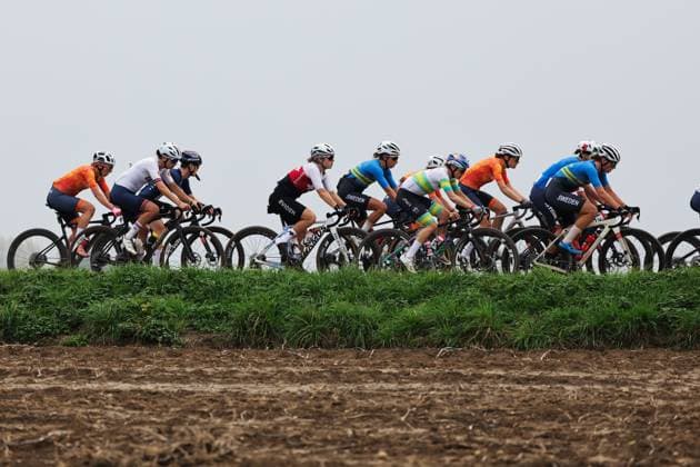 2025 UCI Gravel World Championships Picture by Alex Whitehead SWpix.com - 11 10 2025 - Cycling - 2025 UCI Gravel World Championships, Zuid-Limburg, Netherlands - Women Elite Race - Australia, Great Britain Copyright: x xSWpix.comx(t axPhotographyxHubxLtd)xAlexxWhitehead SWpix.comx SWP-3030-9210