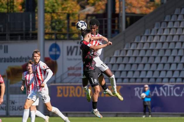 Billal Mohamed SC Freiburg II, 15 Header , Germany, Soccer, Regionalliga Südwest, Matchday 12, 2025 2026, SC Freiburg II vs KSV Hessen Kassel, 11 10 2025, Dreisamstadion, Freiburg, Germany DFB REGULATIONS PROHIBIT ANY USE OF PHOTOGRAPHS AS IMAGE SEQUENCES AND OR QUASI VIDEO Freiburg Dreisamstadion Baden Wuerttemberg Germany Copyright: xArnexAmbergx