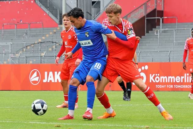 Mainz, Germany 11 October 2025 Regionalliga Südwest 2025 2026 1 FSV Mainz 05 II vs TSG Balingen In the picture from left in the duel Amney Moutassime Balingen against Tim Müller Mueller Mainz Bruchwegstadion Rheinland Pfalz Copyright: xFotostandx xRacochax