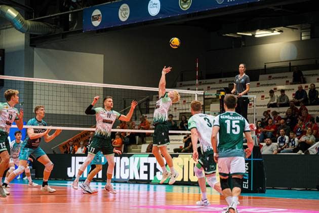 Volleyball I Men I Season 2025 2026 I Volleyball Bundesliga Ligacup I FT 1844 Freiburg SWD Powervolleys Düren I 11 10 2025 Fabian Hosch 9, FT 1844 Freiburg in the set play Copyright: xLobeca Bjorn-OlexKehmx