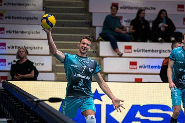 Volleyball I Men I Season 2025 2026 I Volleyball Bundesliga Ligacup I FT 1844 Freiburg SWD Powervolleys Düren I 11 10 2025 Jordan Alexander Canham 7, SWD Powervolleys Düren throws the ball during warm-up Copyright: xLobeca Bjorn-OlexKehmx