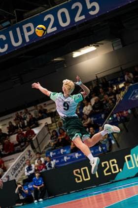 Volleyball I Men I Season 2025 2026 I Volleyball Bundesliga Ligacup I FT 1844 Freiburg SWD Powervolleys Düren I 11 10 2025 Fabian Hosch 9, FT 1844 Freiburg serving the ball Copyright: xLobeca Bjorn-OlexKehmx