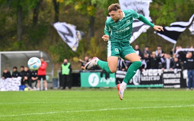 11 10 2025 Football season 2025 2026 Regionalliga Bayern 13 Matchday SpVgg Greuther Fürth Fuerth II U23 Kleeblatt SV Wacker Burghausen SVW xwoxzix Yannick Scholz 14, SpVgg Greuther Fürth II