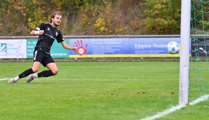 11 10 2025 Soccer Season 2025 2026 Regionalliga Bayern 13 Matchday SpVgg Greuther Fürth Fuerth II U23 Kleeblatt SV Wacker Burghausen SVW xwoxzix Felix Bachschmid 6, SV Wacker Burghausen Chance Goal chance