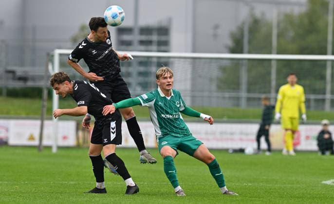 11 10 2025 Football Season 2025 2026 Regionalliga Bayern 13 Matchday SpVgg Greuther Fürth Fuerth II U23 Kleeblatt SV Wacker Burghausen SVW xwoxzix Denis Ade 32, SV Wacker Burghausen Christoph Schulz 31, SV Wacker Burghausen Max Meyer 23, SpVgg Greuther Fürth II