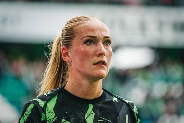 Google Pixel Frauen-Bundesliga: VfL Wolfsburg vs. FC Bayern München, 11.10.2025 Camilla Küver (VfL Wolfsburg, 16); Fußball, Google Pixel Frauen-Bundesliga, 6. Spieltag: VfL Wolfsburg vs. FC Bayern München am 11.10.2025 in der Volkswagen Arena, Wolfsburg DFB DFL REGULATIONS PROHIBIT ANY USE OF PHOTOGRAPHS AS IMAGE SEQUENCES AND OR QUASI-VIDEO. Copyright: xBEAUTIFULxSPORTS Tonhäuserx
