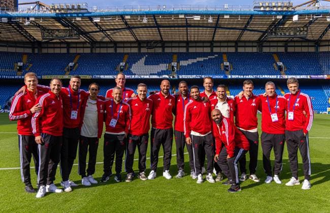 Football - LFC Foundation Friendly - Chelsea FC Legends v Liverpool FC Legends LONDON, ENGLAND - Saturday, October 11, 2025: Liverpool players before the LFC Foundation match between Chelsea FC Legends and Liverpool FC Legends at Stamford Bridge. (L-R) Ragnar Klavan, Gregory Vignalm Martin Kelly, Yossi Benayoun, Jay Spearing, Chris Kirkland, Fabio Aurelio, Pepe Reina, Ryan Babel, Jermaine Pennant, Sander Westerveld, Mark Gonzalez, Florent Sinama-Pongolle, Martin Kelly, Stephane Henchoz, Igor Biscan. (Photo by David Rawcliffe Propaganda) LONDON Stamford Bridge GREATER LONDON ENGLAND Copyright: xDavidxRawcliffex P2025-10-11-Chelsea_Legends_Liverpool_Legends-69