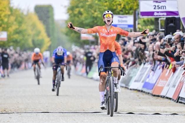 Dutch Lorena Wiebes celebrates as she crosses the finish line to win the women elite race at the UCI World Gravel Championships, Saturday 11 October 2025, in Maastricht, The Netherlands. DIRKxWAEM  x136528624x