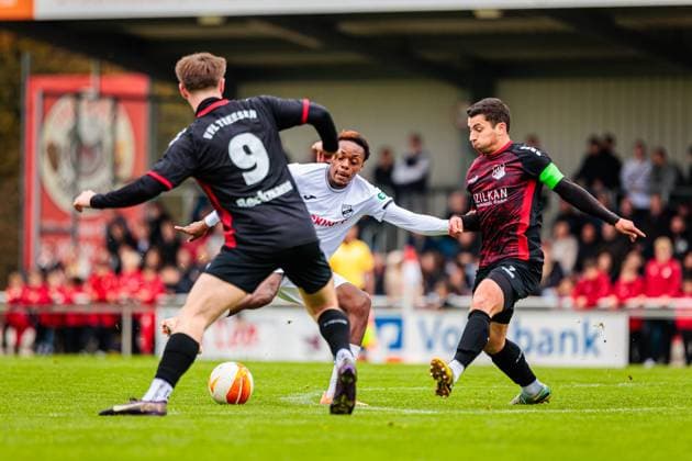 v l Mattis Beckmann VfL Luebeck Schwartau, 09 , Chilohem Onuoha SC Verl, 27 , Alessio Giorgio VfL Luebeck Schwartau, 07 GER, VfL Theesen vs SC Verl, Football, Westfalenpokal, Final of eight, Season 2025 2026, 11 10 2025 DFL Regulations prohibit any use of photographers as image sequences and or quasi video GER, VfL Theesen vs SC Verl, Fußball, Westfalenpokal, Achteilfinale, Spielzeit 2025 2026, 11 10 2025 Bielefeld Copyright: xEibner-Pressefoto JanxRollingerx EP_JSK