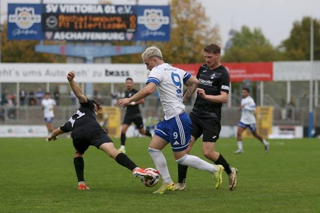 11 10 2025, xjcx, Men, Soccer, Season 2025 2026, Regionalliga Bayern, Matchday 13 SV Viktoria Aschaffenburg FV Illertissen Marco Gölz 11, FV Illertissen , Georgios Makridis 9, SV Viktoria Aschaffenburg , Maximilian Neuberger 38, FV Illertissen Aschaffenburg Stadion am Schoenbusch Bayern Germany