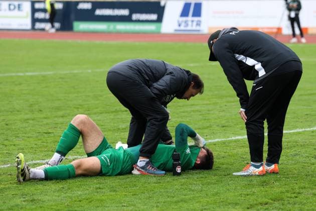 11 10 2025, Soccer, Men, Saxony Cup Season 2025 2026, 3 Round, VFC Plauen FC Eilenburg Niclas Ben Edelmann FC Eilenburg, 1, in green lies with pain on the ground Plauen Vogtlandstadion Saxony Germany