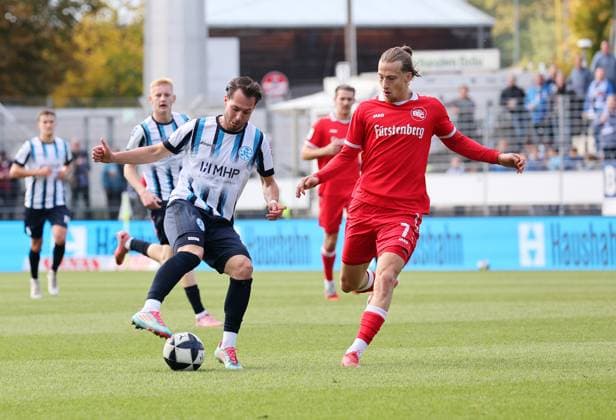 11 10 2025, Germany, Stuttgart, Soccer Regionalliga Südwest, SV Stuttgarter Kickers vs Bahlinger SC, f l David Tomic Kickers , Ferdinand Scholl BSC