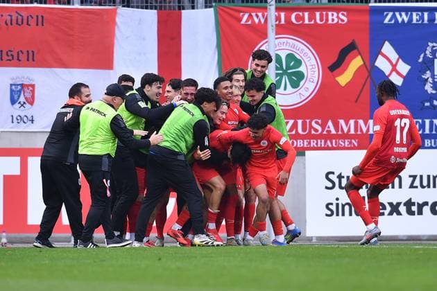 Soccer Niederrheinpokal 2 Runde Rot Weiß Oberhausen Rot Weiss Essen on 11 10 2025 at Stadion Niederrhein in Oberhausen Goal celebration to 3 1 by Seok Ju Hong Oberhausen xRx