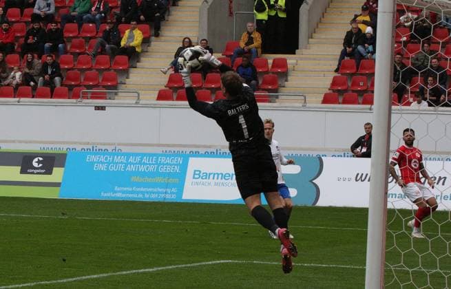 11 10 2025 xmgoodx Offenbach am Main, Sparda Bank Hessen Stadion Stadion Bieberer Berg Regionalliga season 2025 2026 Kickers Offenbach OFC TSV Schott Mainz Goalkeeper Robin Julian Balters Schott Mainz