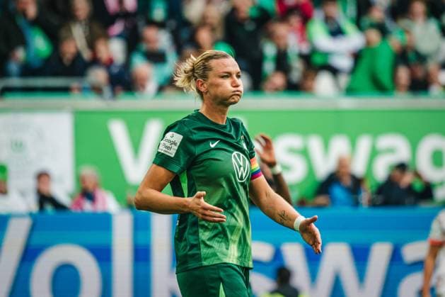 Google Pixel Frauen-Bundesliga: VfL Wolfsburg vs. FC Bayern München, 11.10.2025 Alexandra Popp (VfL Wolfsburg, 11) ärgert sich; Fußball, Google Pixel Frauen-Bundesliga, 6. Spieltag: VfL Wolfsburg vs. FC Bayern München am 11.10.2025 in der Volkswagen Arena, Wolfsburg DFB DFL REGULATIONS PROHIBIT ANY USE OF PHOTOGRAPHS AS IMAGE SEQUENCES AND OR QUASI-VIDEO. Copyright: xBEAUTIFULxSPORTS Tonhäuserx