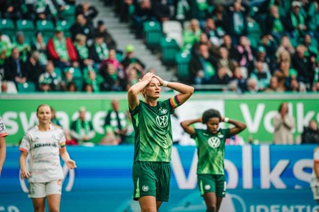 Google Pixel Frauen-Bundesliga: VfL Wolfsburg vs. FC Bayern München, 11.10.2025 Alexandra Popp (VfL Wolfsburg, 11) ärgert sich; Fußball, Google Pixel Frauen-Bundesliga, 6. Spieltag: VfL Wolfsburg vs. FC Bayern München am 11.10.2025 in der Volkswagen Arena, Wolfsburg DFB DFL REGULATIONS PROHIBIT ANY USE OF PHOTOGRAPHS AS IMAGE SEQUENCES AND OR QUASI-VIDEO. Copyright: xBEAUTIFULxSPORTS Tonhäuserx
