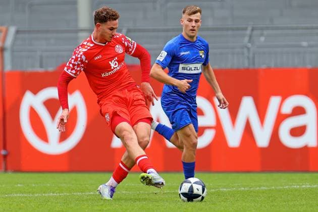 Mainz, Deutschland 11. Oktober 2025: Regionalliga Südwest - 2025 2026 - 1. FSV Mainz 05 II vs. TSG Balingen Im Bild: Torschütze Fabio Moreno Fell macht das Tor zum 1:0 Bruchwegstadion Rheinland Pfalz Copyright: xFotostandx xRacochax