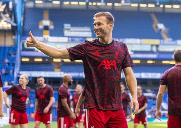Football - LFC Foundation Friendly - Chelsea FC Legends v Liverpool FC Legends LONDON, ENGLAND - Saturday, October 11, 2025: Liverpool s Ragnar Klavan during the pre-match warm-up before the LFC Foundation match between Chelsea FC Legends and Liverpool FC Legends at Stamford Bridge. (Photo by David Rawcliffe Propaganda) LONDON Stamford Bridge GREATER LONDON ENGLAND  Copyright: xDavidxRawcliffex P2025-10-11-Chelsea_Legends_Liverpool_Legends-80