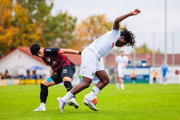 v l Taha Ajdar Moulla VfL Luebeck Schwartau, 16 , Emmanuel Bamba SC Verl, 02 in duel GER, VfL Theesen vs SC Verl, Football, Westfalenpokal, Achteilfinale, Spielzeit 2025 2026, 11 10 2025 DFL Regulations prohibit any use of photographers as image sequences and or quasi video GER, VfL Theesen vs SC Verl, Football, Westfalenpokal, Achteilfinale, Spielzeit 2025 2026, 11 10 2025 Bielefeld Copyright: xEibner-Pressefoto JanxRollingerx EP_JSK