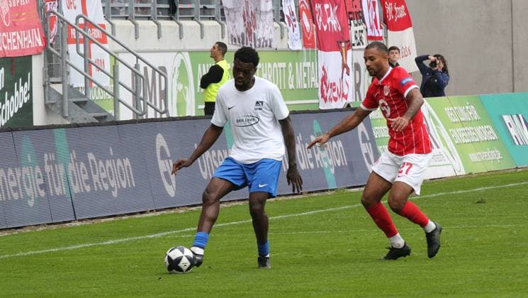 11 10 2025 xmgoodx Offenbach am Main, Sparda Bank Hessen Stadion Stadion Bieberer Berg Regionalliga Saison 2025 2026 Kickers Offenbach OFC TSV Schott Mainz Shako Esdras Onangolo W Okitasombo TSV Schott Mainz, JAYSON BREITENBACH 27, OFC