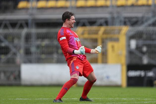 11 10 2025, xjcx, Men, Football, Season 2025 2026, Regionalliga Bayern, Matchday 13 SV Viktoria Aschaffenburg FV Illertissen Goalkeeper Max Grün 27, SV Viktoria Aschaffenburg celebrates the 1 0 Aschaffenburg Stadion am Schoenbusch Bayern Germany