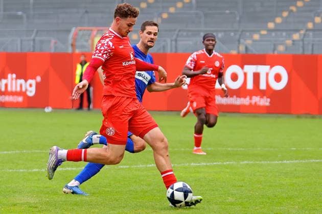 Mainz, Germany 11 October 2025 Regionalliga Südwest 2025 2026 1 FSV Mainz 05 II vs TSG Balingen In the picture scorer Fabio Moreno Fell scores the goal to make it 2 0 Bruchwegstadion Rheinland Pfalz Copyright: xFotostandx xRacochax