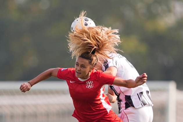 Juventus women Mathilde Harviken fights for the ball with Como™s women Ramona Petzelberger during the Serie A Women soccer match between Juventus Women and Como Women at the Stadium Comunale Vittorio Pozzo La Marmora in Biella, Italy - October 11, 2025. - Soccer  Copyright: xFabioxFerrari LaPressex