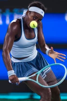 (251011) -- WUHAN, Oct. 11, 2025 -- Coco Gauff hits a return during the women s singles semifinal between Jasmine Paolini of Italy and Coco Gauff of the United States at the 2025 Wuhan Open tennis tournament in Wuhan, central China s Hubei Province, Oct. 11, 2025. ) (SP)CHINA-WUHAN-TENNIS-WUHAN OPEN-WOMEN S SINGLES (CN) WuxZhizun 