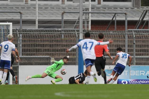 11 10 2025, xjcx, Men, Soccer, Season 2025 2026, Regionalliga Bayern, Matchday 13 SV Viktoria Aschaffenburg FV Illertissen Nino Cassaniti 18, SV Viktoria Aschaffenburg scores 1 0 against Malwin Zok 34, FV Illertissen Aschaffenburg Stadion am Schoenbusch Bayern Germany