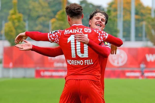 Mainz, Germany 11 October 2025 Regionalliga Südwest 2025 2026 1 FSV Mainz 05 II vs TSG Balingen In the picture goalscorer Fabio Moreno Fell Mainz 1 from left and Daniel Gleiber Mainz are happy about the goal for 2 0 Bruchwegstadion Rheinland Pfalz Copyright: xFotostandx xRacochax