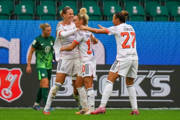 Wolfsburg, Germany 11 October 2025 1 BL Women 2025 2026 VfL Wolfsburg vs FC Bayern Munich In the picture from left goal scorer Klara Bühl Buehl FCB scores the goal to 1 0 for FC Bayern and cheers with Linda Dallmann FCB and Arianna Caruso FCB DFB regulations prohibit any use of photographs as image sequences and or quasi video AOK Stadion Niedersachsen Copyright: xFotostandx xFantinix