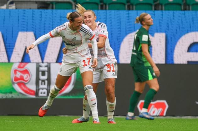 Wolfsburg, Germany 11 October 2025 1 BL Women 2025 2026 VfL Wolfsburg vs FC Bayern Munich In the picture from left goal scorer Klara Bühl Buehl FCB makes the goal to 1 0 for FC Bayern and cheers with Georgia Stanway FCB DFB regulations prohibit any use of photographs as image sequences and or quasi video AOK Stadion Niedersachsen Copyright: xFotostandx xFantinix