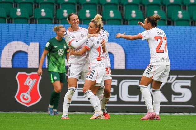 Wolfsburg, Germany 11 October 2025 1 BL Women 2025 2026 VfL Wolfsburg vs FC Bayern Munich In the picture from left goal scorer Klara Bühl Buehl FCB scores the goal to 1 0 for FC Bayern and cheers with Linda Dallmann FCB and Arianna Caruso FCB DFB regulations prohibit any use of photographs as image sequences and or quasi video AOK Stadion Niedersachsen Copyright: xFotostandx xFantinix